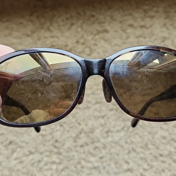 Maui Jim Tortoise Sunglasses with Blue Case - Picture 9 of 12